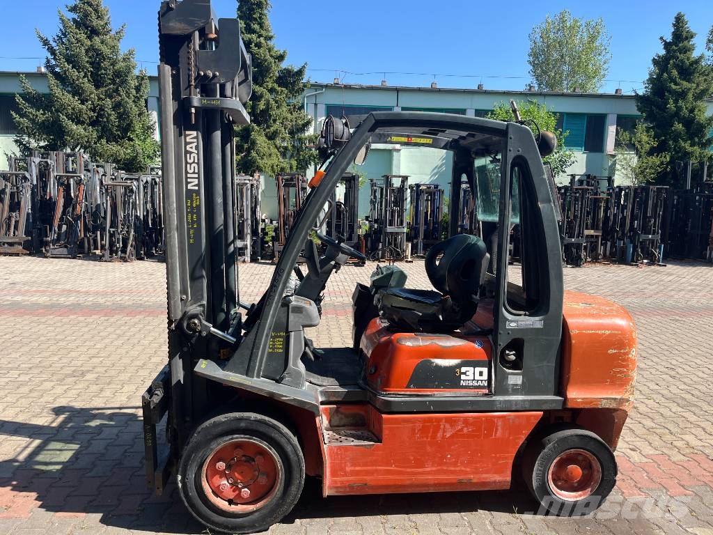 Nissan FGD 02 A 30 Q V-4181 OB شاحنات الديزل
