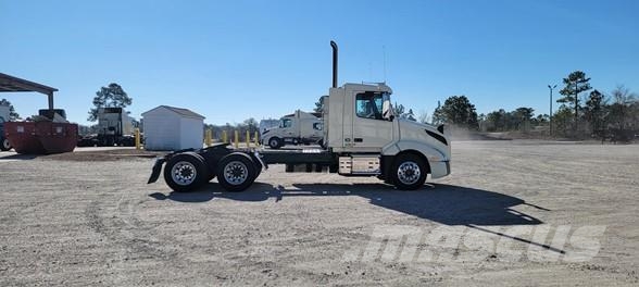 Volvo VNL64T300 Tegljači