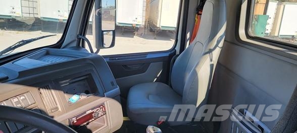 Volvo VNL64T300 Tegljači