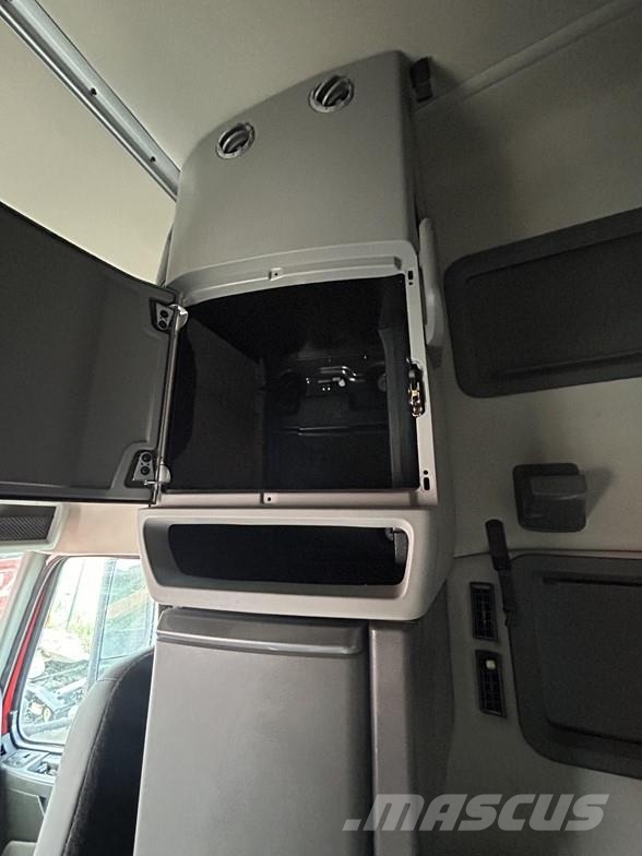 Volvo VNL64T760 曳引機組件