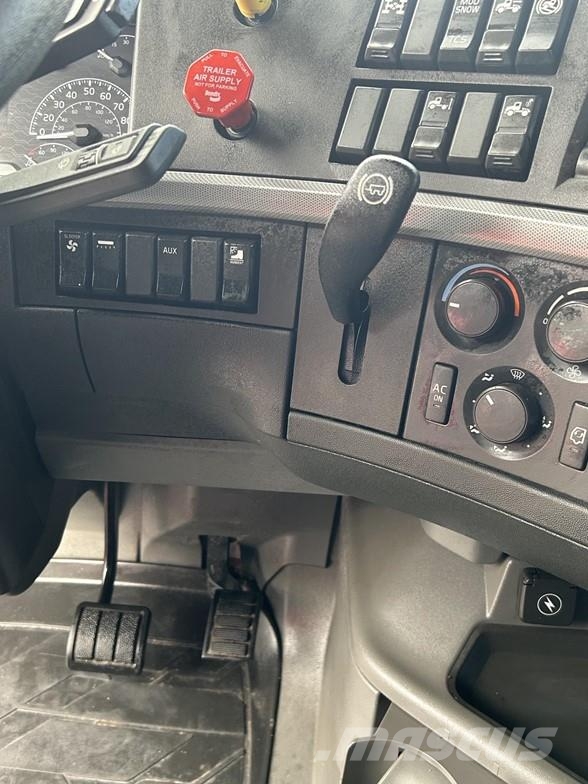Volvo VNL64T760 曳引機組件