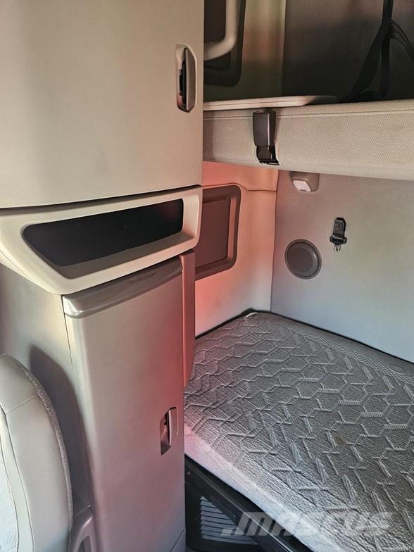 Volvo VNL64T760 曳引機組件