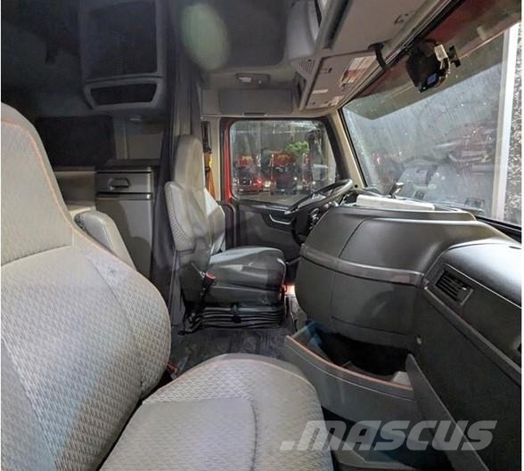 Volvo VNL64T760 Prime Movers