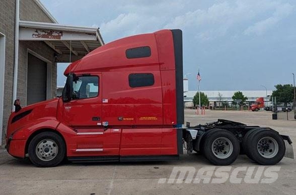 Volvo VNL64T760 Prime Movers