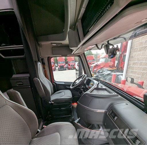 Volvo VNL64T760 Prime Movers