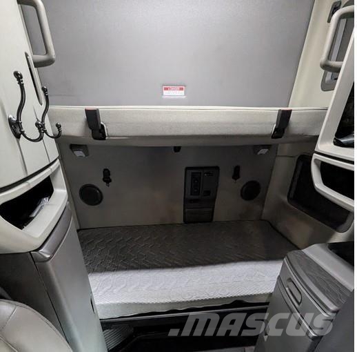 Volvo VNL64T760 Prime Movers