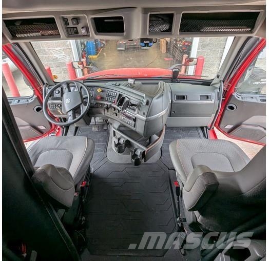 Volvo VNL64T760 Prime Movers