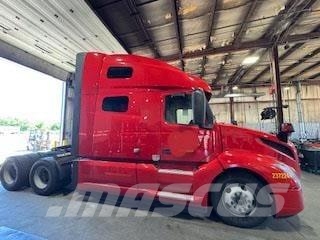 Volvo VNL64T760 Trekkers