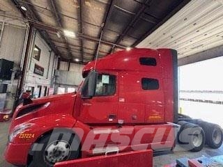 Volvo VNL64T760 Trekkers