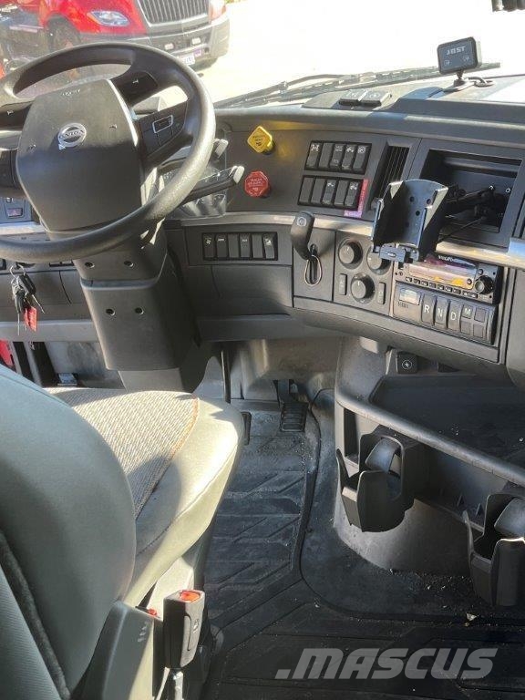 Volvo VNL64T760 Vilcēji