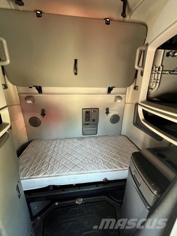 Volvo VNL64T760 曳引機組件