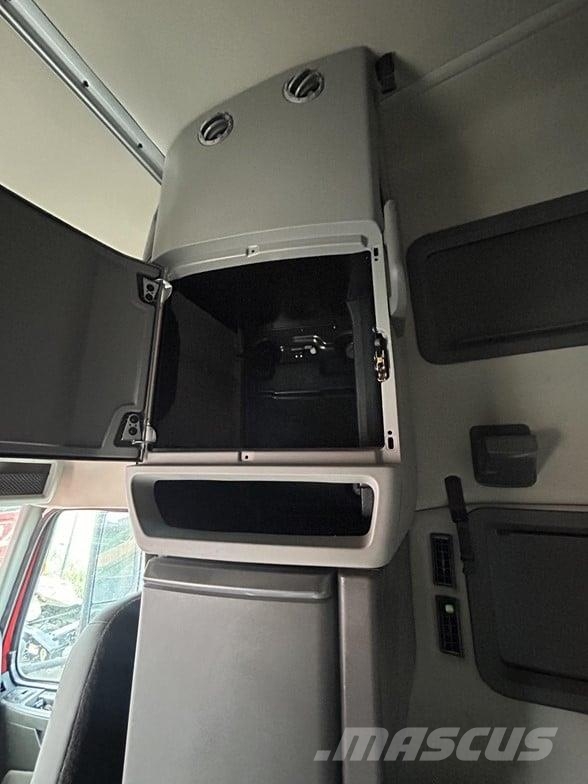 Volvo VNL64T760 曳引機組件