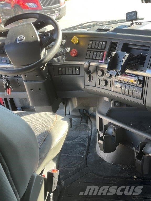 Volvo VNL64T760 Vilcēji
