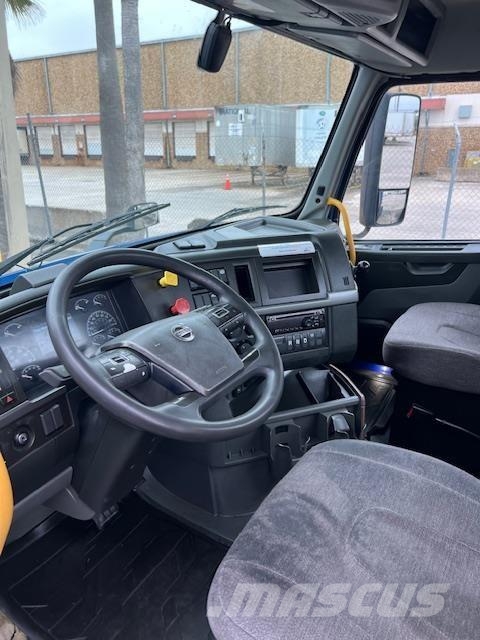 Volvo VNR64T300 Trekkers