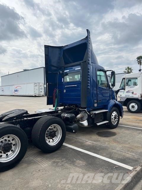 Volvo VNR64T300 Trekkers