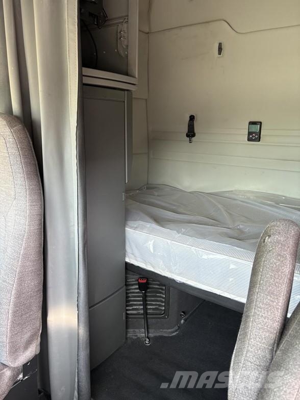 Volvo VNR64T640 Trekkers