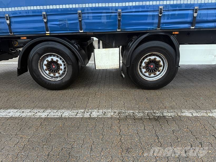 Krone 2 axle Curtainsider / Planenauflieger Curtain sider semi-trailers