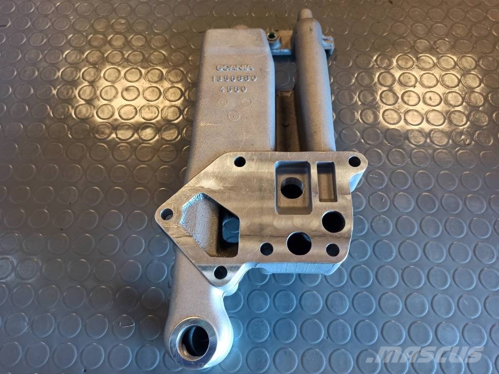 Scania OIL COOLER INTERMEDIATE PIECE 1356880 Transport - Övriga