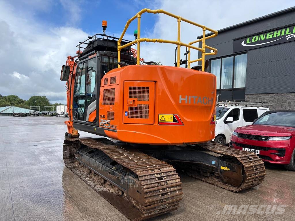 Hitachi ZX 225 US LC-7 حفارات زحافة