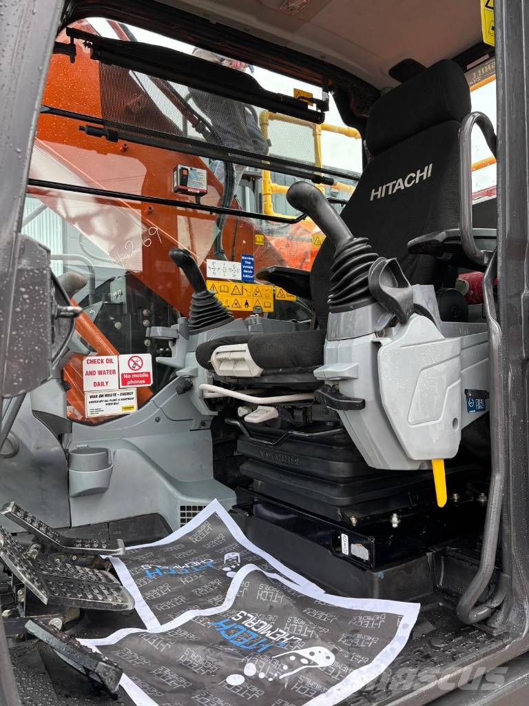 Hitachi ZX 225 US LC-7 حفارات زحافة