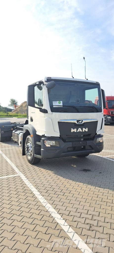 MAN TGM 26.320 6x2-4 / truck chassis / 0 km! / 2026 شاحنات بمقصورة وهيكل