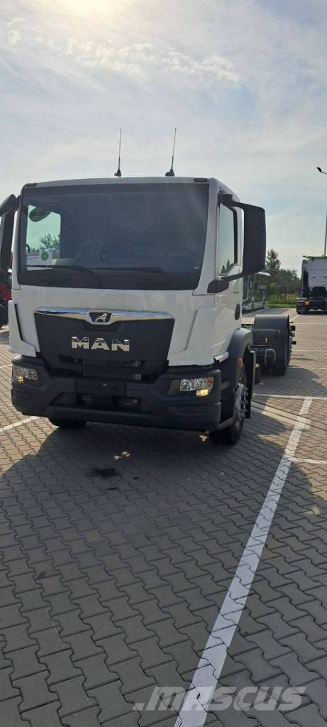 MAN TGM 26.320 6x2-4 / truck chassis / 0 km! / 2026 شاحنات بمقصورة وهيكل