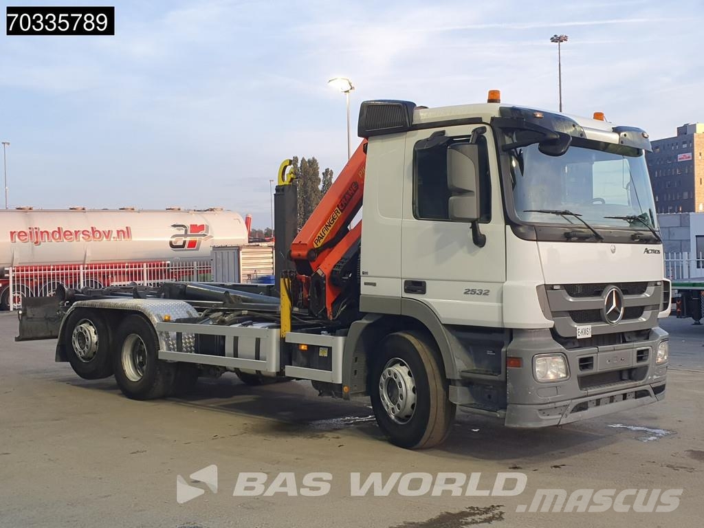 Mercedes-Benz Actros 2532 Actros 6X2 Palfinger PK 15002 Crane kr Vrachtwagen met containersysteem