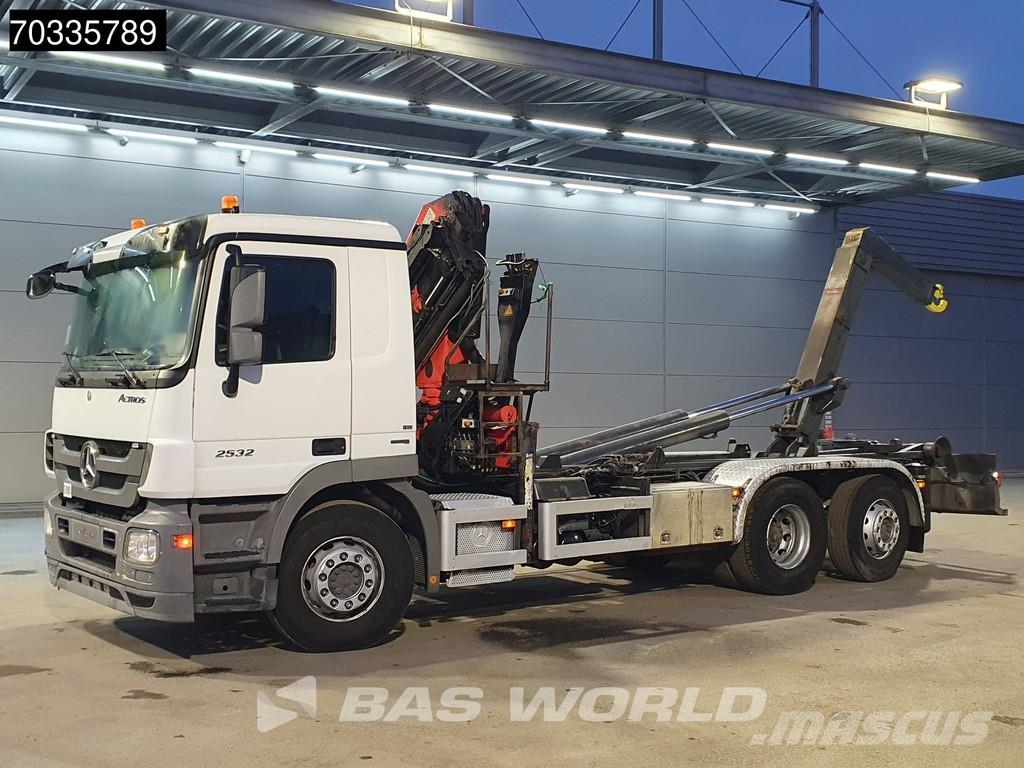 Mercedes-Benz Actros 2532 Actros 6X2 Palfinger PK 15002 Crane kr Vrachtwagen met containersysteem