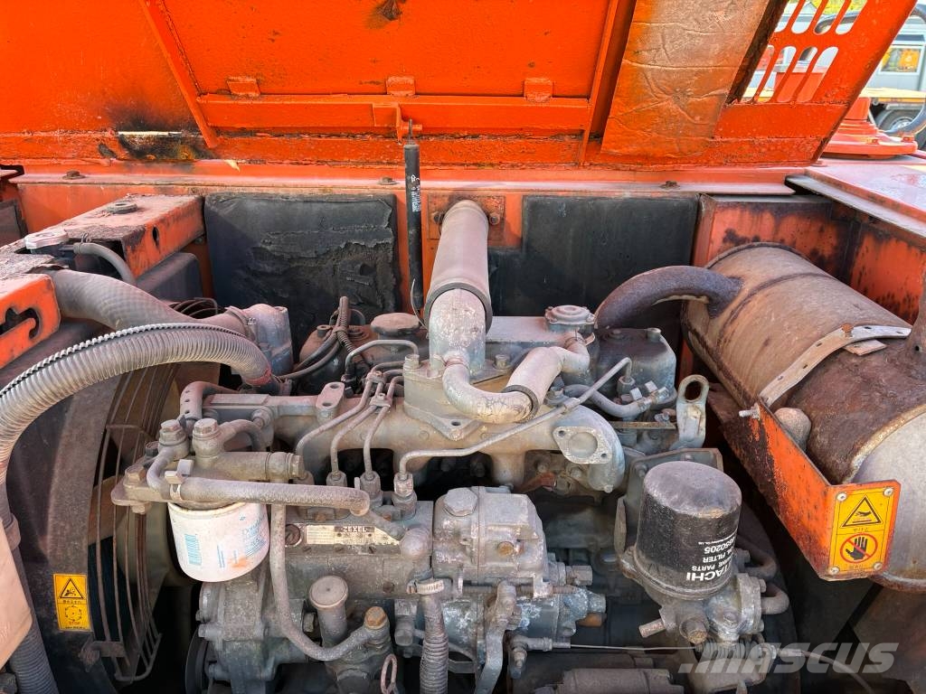 Hitachi ZX70-1 حفارات وسط 7 طن - 12 طن