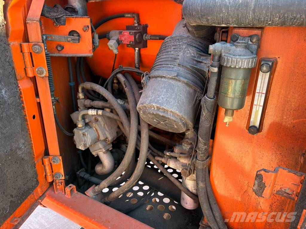 Hitachi ZX70-1 حفارات وسط 7 طن - 12 طن