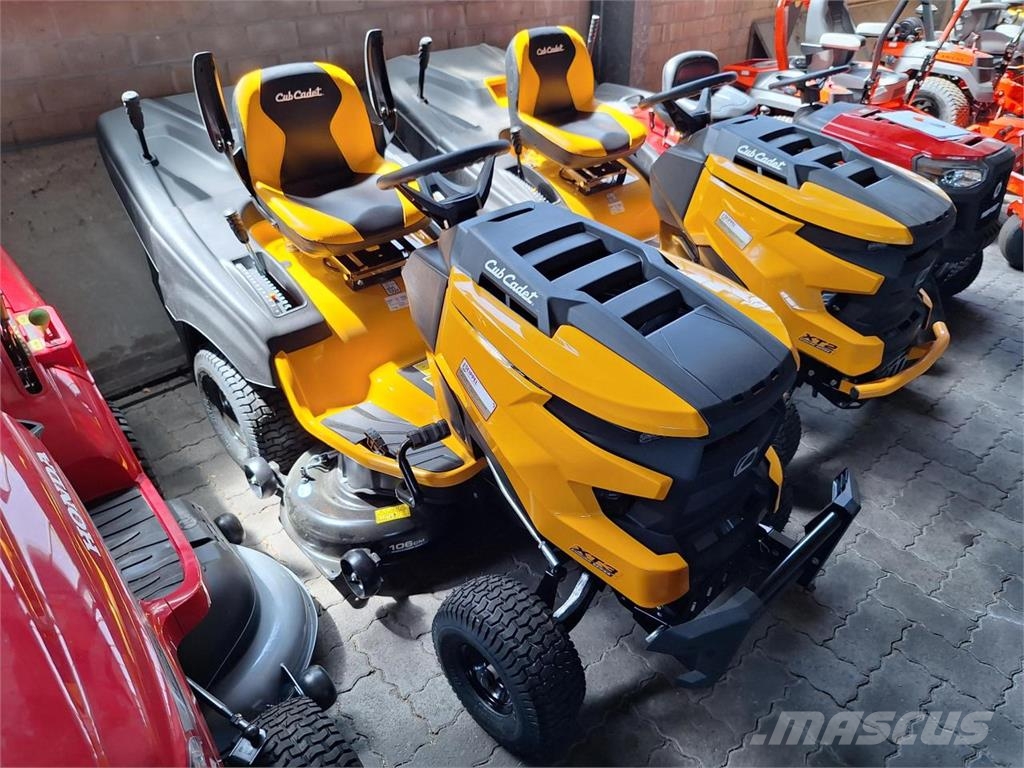 Cub Cadet XT3 QR106 RASENTRAKTOR Pealseistavad niidukid