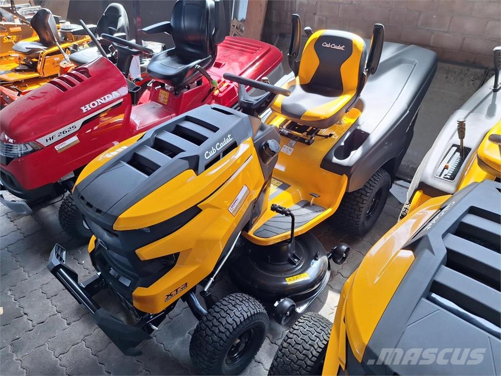 Cub Cadet XT3 QR106 RASENTRAKTOR Pealseistavad niidukid