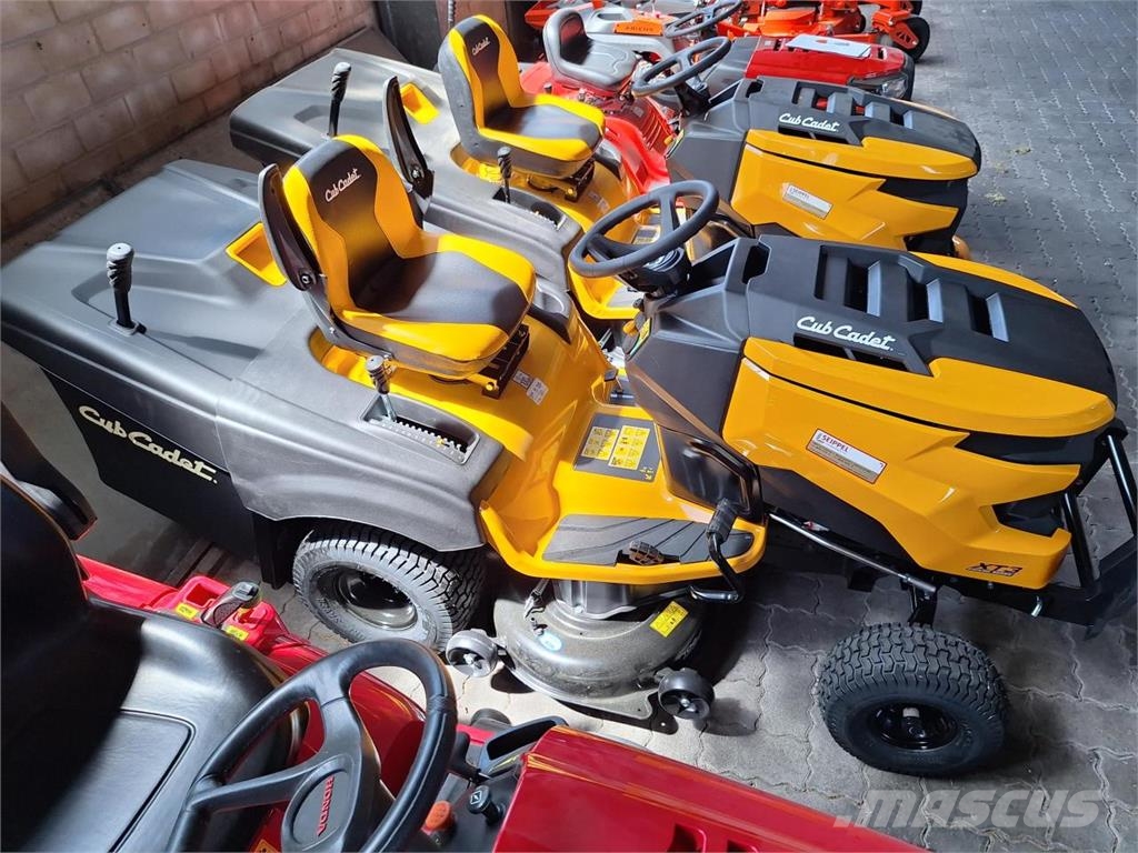 Cub Cadet XT3 QR106 RASENTRAKTOR Pealseistavad niidukid