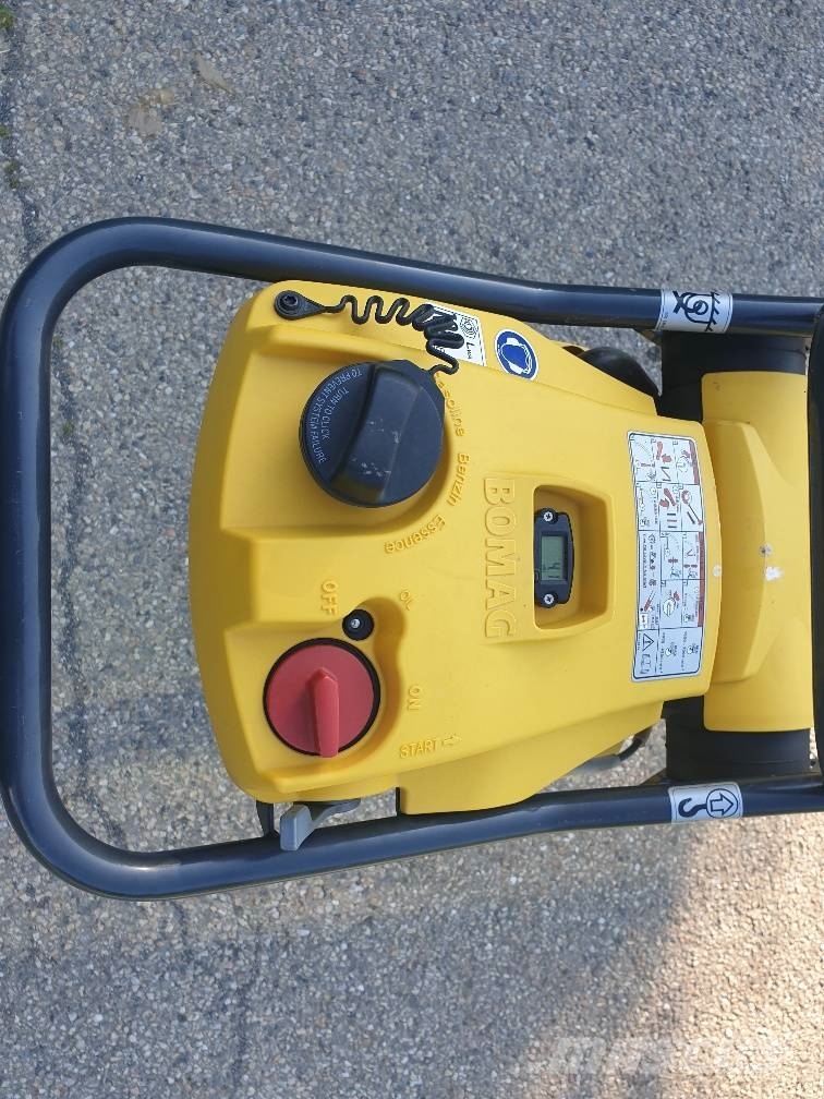 Bomag BT 65 Tärylevyt