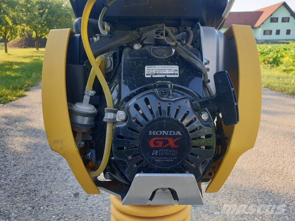 Bomag BT 65 Tärylevyt