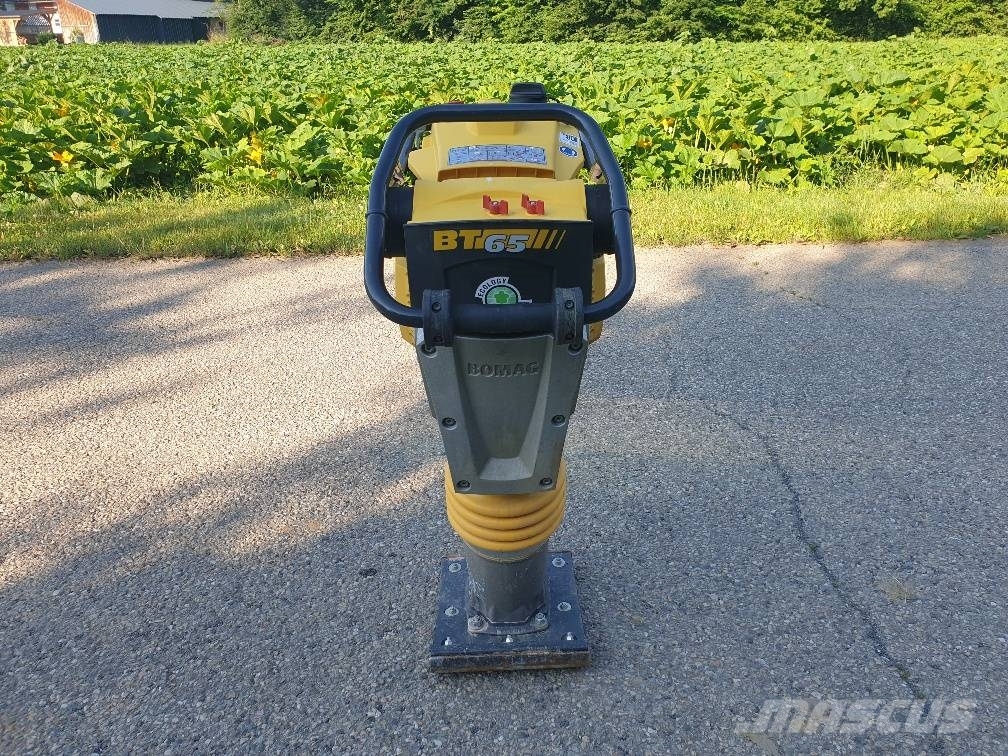 Bomag BT 65 Tärylevyt