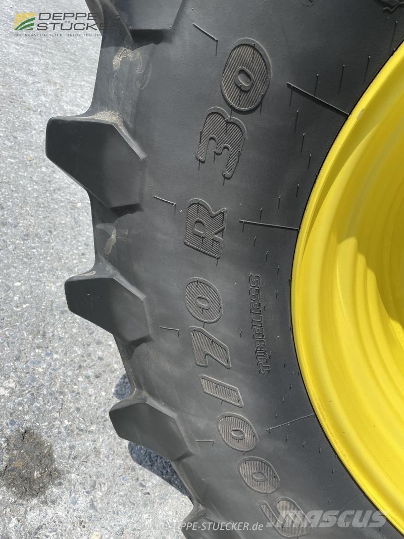 John Deere 6230R Další