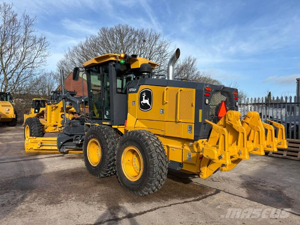 DEERE 670G Telakaivukoneet