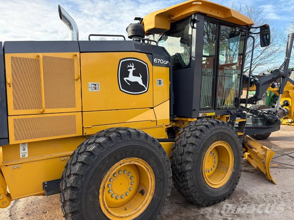 DEERE 670G Telakaivukoneet