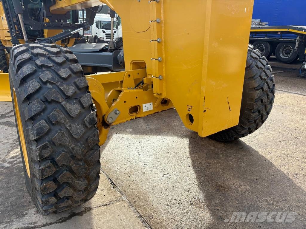 DEERE 670G Telakaivukoneet