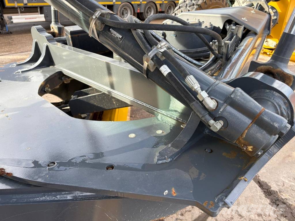 DEERE 670G Telakaivukoneet