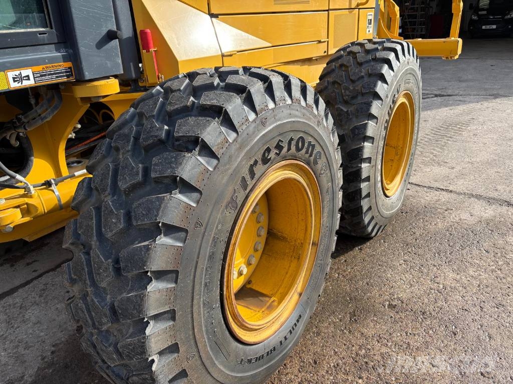 DEERE 670G Telakaivukoneet