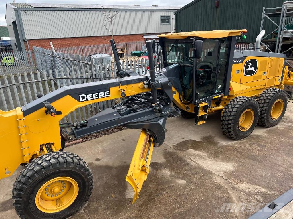DEERE 670G Telakaivukoneet
