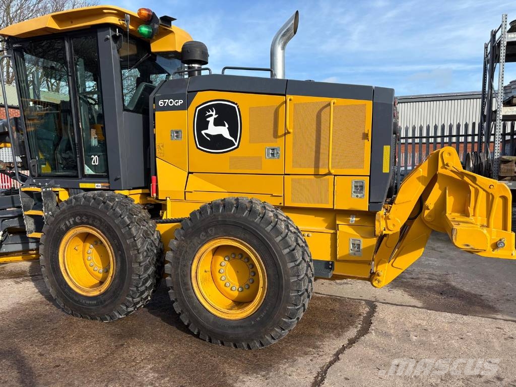 DEERE 670G Telakaivukoneet