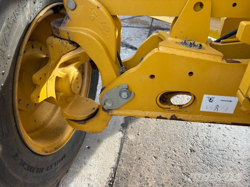 DEERE 670G Telakaivukoneet