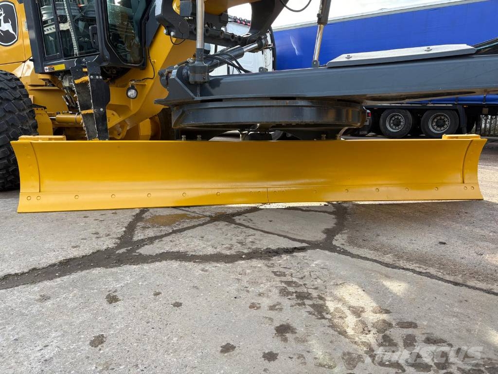 DEERE 670G Telakaivukoneet