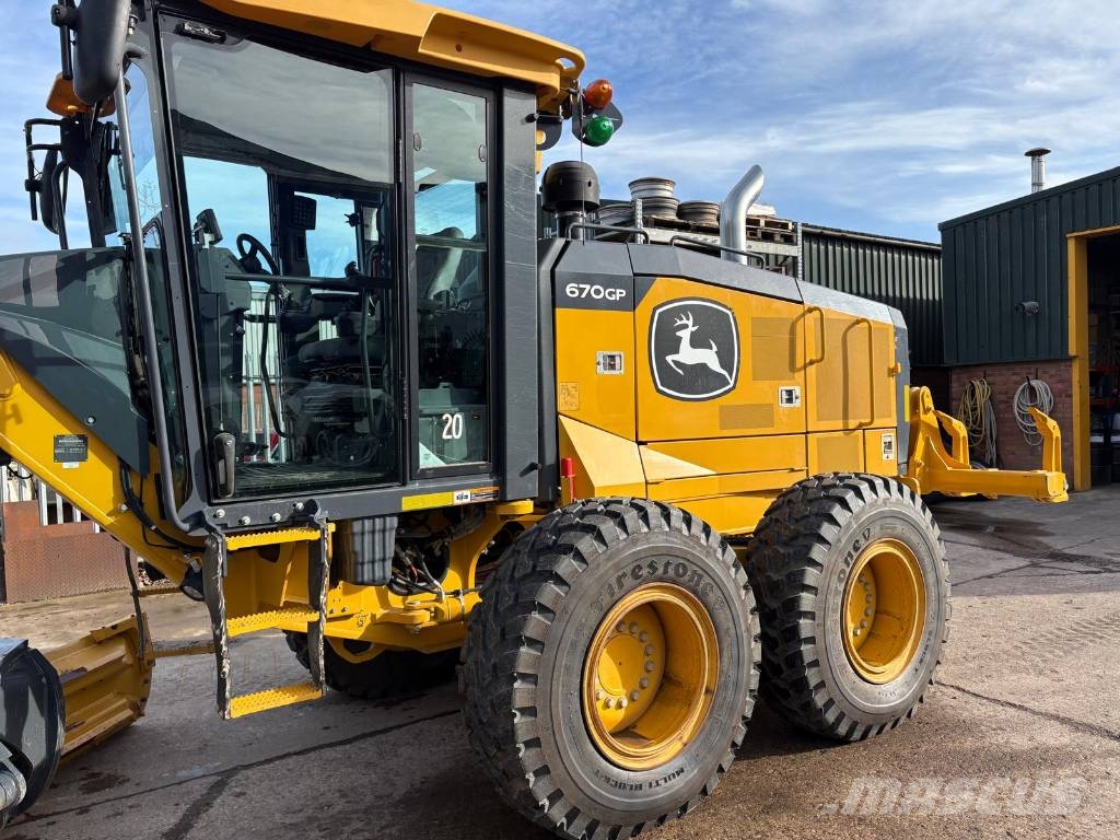 DEERE 670G Telakaivukoneet