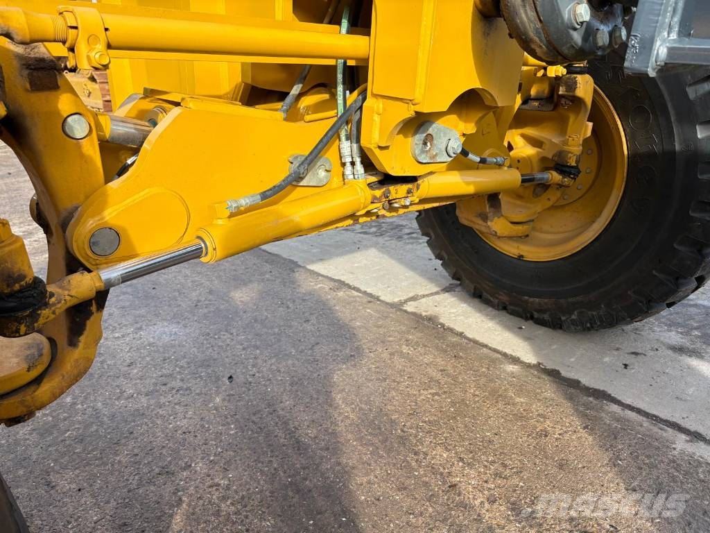 DEERE 670G Telakaivukoneet