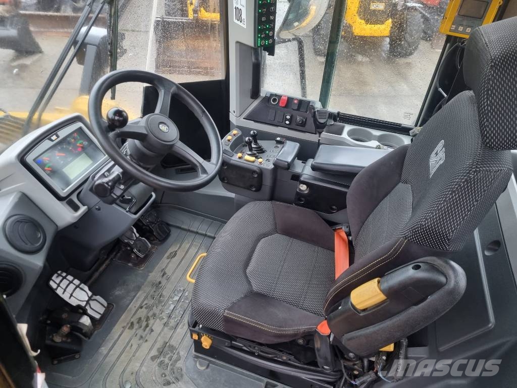 CAT 966M Incarcator pe pneuri