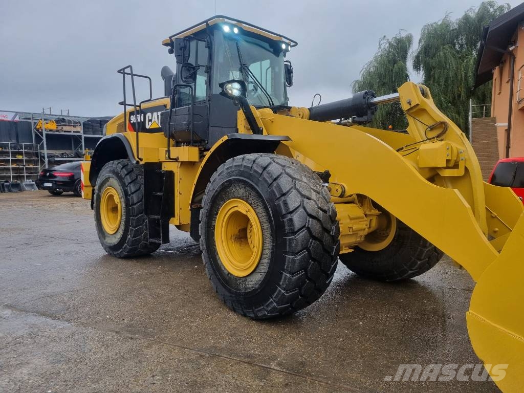 CAT 966M Incarcator pe pneuri
